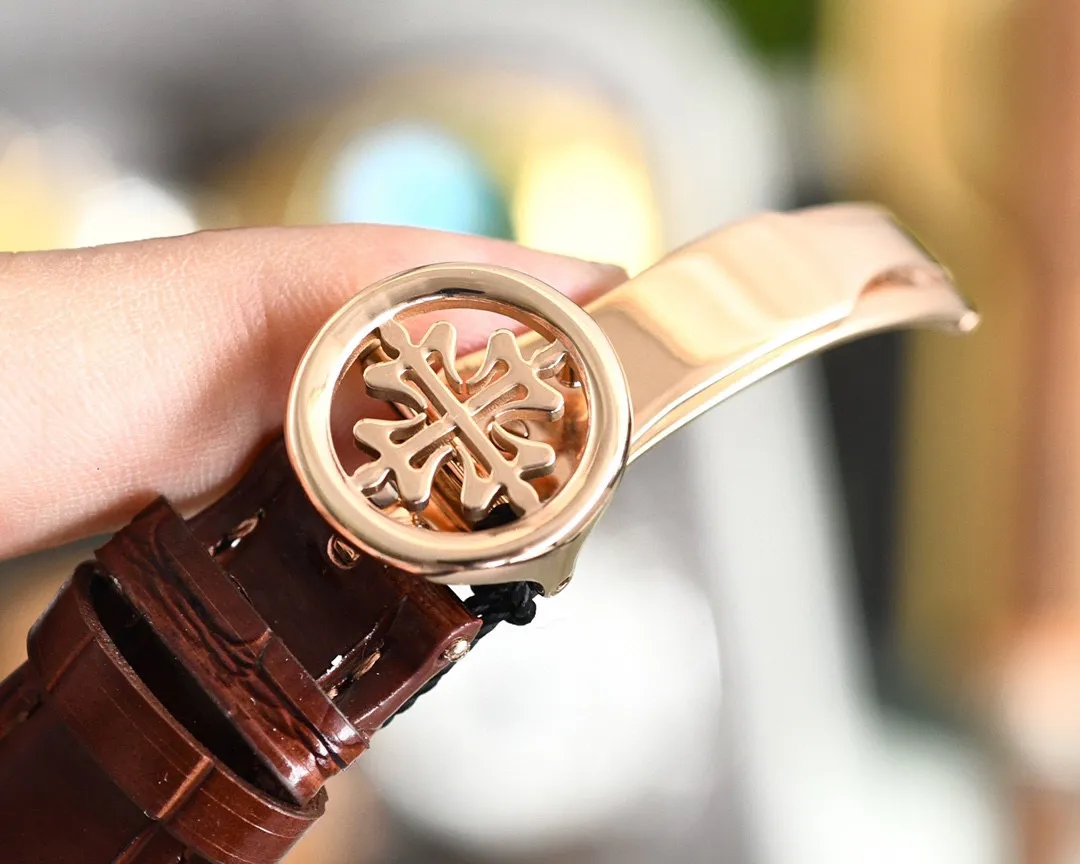 【Top Replica】💰5300! Patek Philippe's classic super complex multi-function 5159 perpetual calendar series watch is elegant! 1⃣️[Wonderful details and advantages] The size of this watch is 38mm. The reasonable size and lug design make it suitable for the public to wear. Whether you have a big wrist or a small wrist, there is no pressure to wear it. Half of it is exposed outside the cuffs when you move. For successful people and business wear, this watch will definitely give you face and confidence. Heart, the feeling of getting started is the comfortable wearing feeling and the weight of a small gold watch. You can all realize that owning it is the real winner in life. This watch is worth [applause][strong][strong][strong][666] 1. Case polishing: In order to pursue the effect of genuine warm and jade-like, PPF watchmakers polish it carefully and work slowly to produce fine work. 2. The connection mechanism between the stamped cover and the shell has a crisp feel that is comparable to the genuine product, and the stamped back cover improves the waterproof performance. 3. The scales and hands are treated with the latest precious metal plating process, and the effect is even better. 4. "Pot lid type" slightly convex sapphire watch mirror, the shape is consistent with the original product, the effect is transparent, and the time can be clearly distinguished. 5. The precious metal stamp is three-dimensional and standard, clear and vivid! 2⃣️【Leading the era of all-in-one computers】Using a customized version of Cal.324 all-in-one computer - thinner, more stable, and more like. The most important thing is that the degree of simulation has skyrocketed. 3⃣️【Strap】Classic Italian calfskin strap with clear texture and good texture. Paired with the top Patek Philippe lantern clasp on the market, it is universal and original without any pressure. Let it have more design elements of formal Patek Philippe [strong][666][666][666]! PPF. Factory is elegant and enduring, timeless classic, low-key and perfect, a gentleman in the watch! Welcome for your tasting! Each watch is delivered with a dedicated adjustment needle, in order to make the majority of watch lovers trust that this high-end product is worth owning🔥